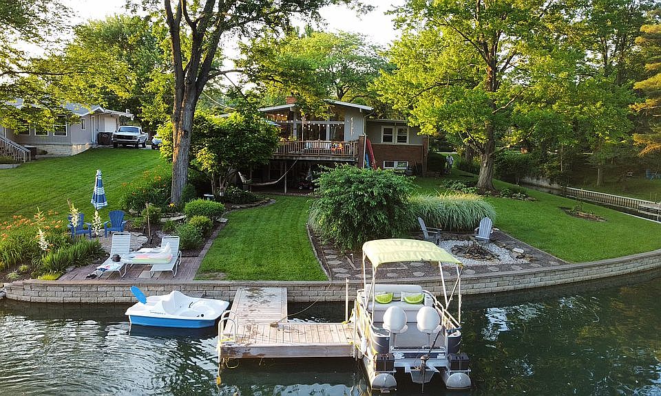2nd image of 317 Sunset Dr