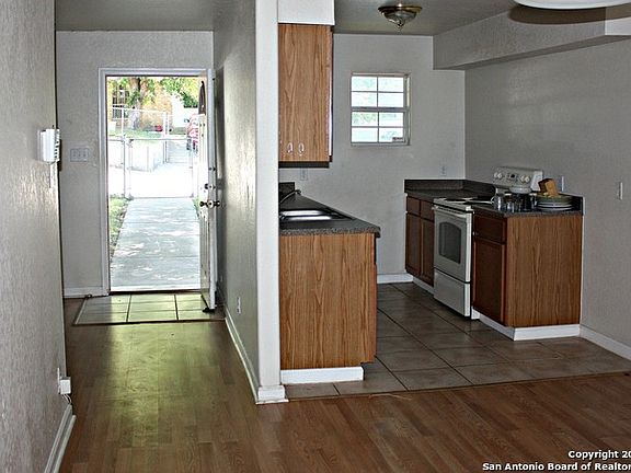 5th image of 1531 Bailey Ave