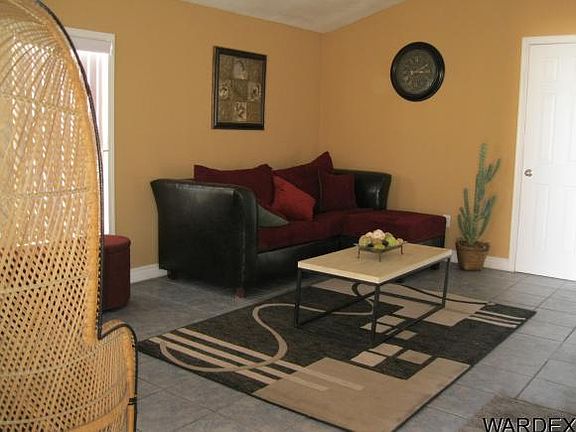 4th image of 946 Terrace Dr