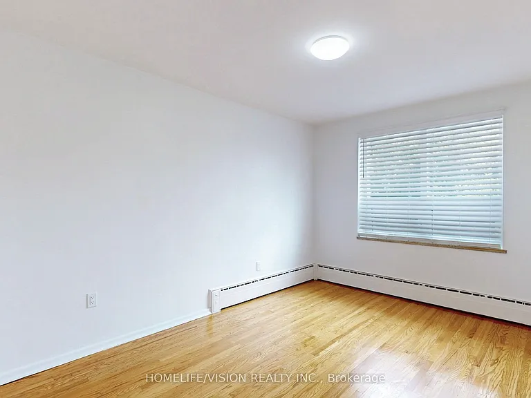 9901 Yonge St #4 — Photo 25