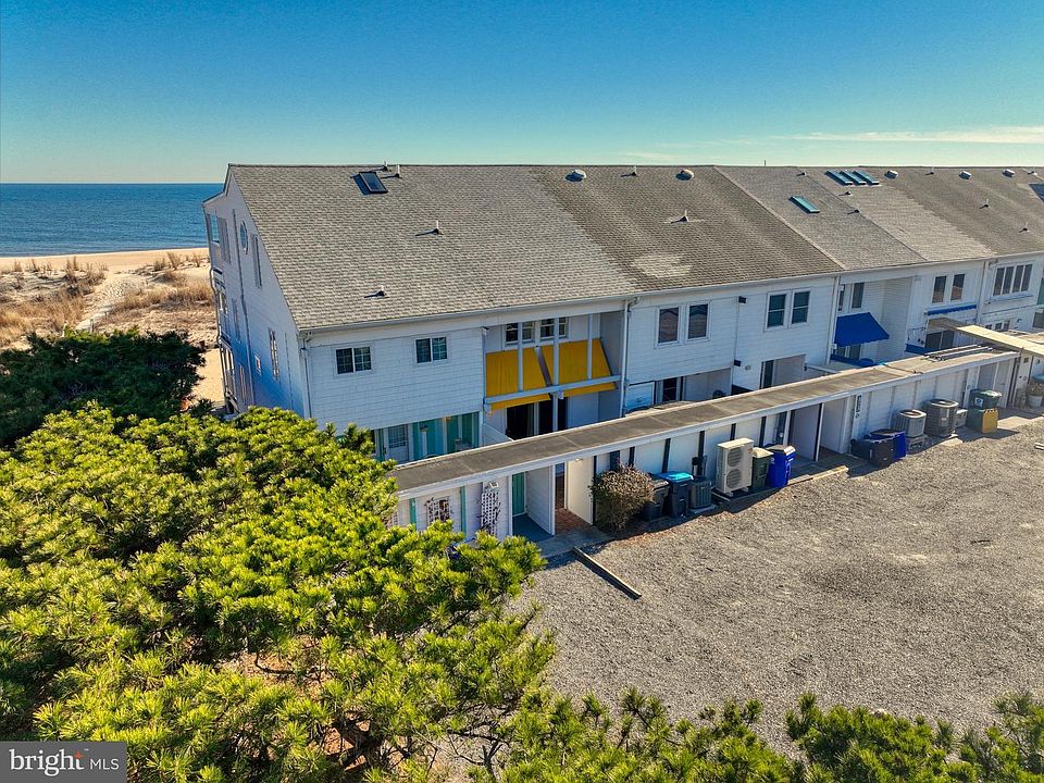 1st image of 4 Seastrand Ct Unit 19