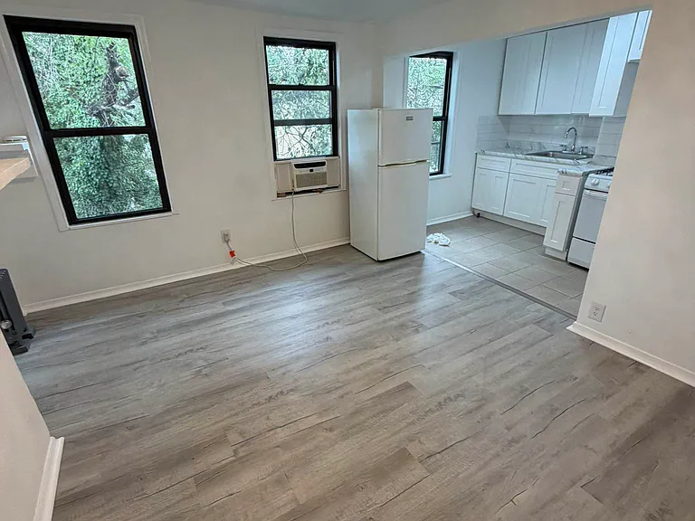 337 49th St #3R — Photo 2