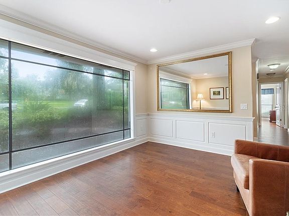 5th image of 828 Brookwood Dr