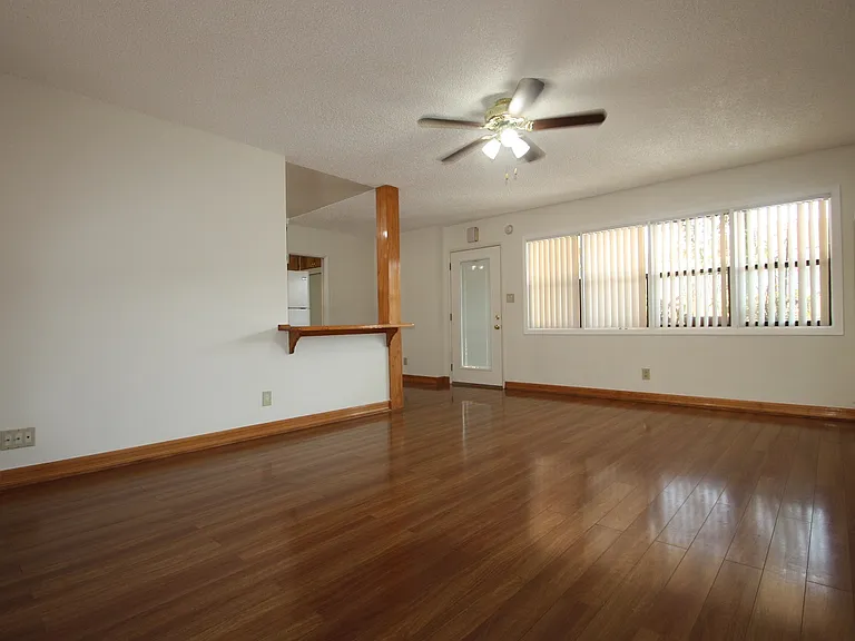2262 S Carmelina Ave — Photo 4
