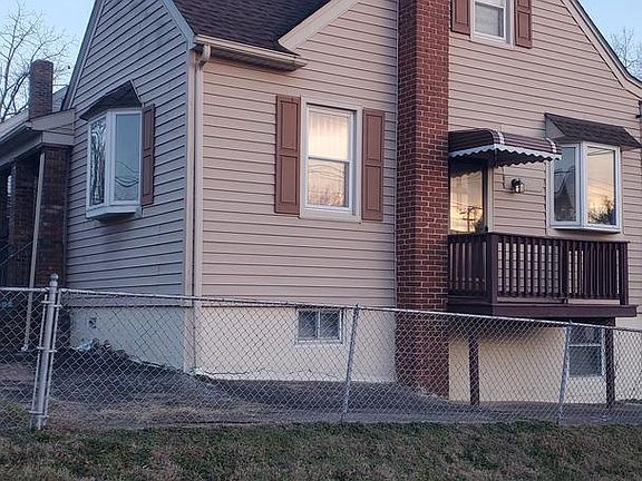 2nd image of 3202 Garden Ave