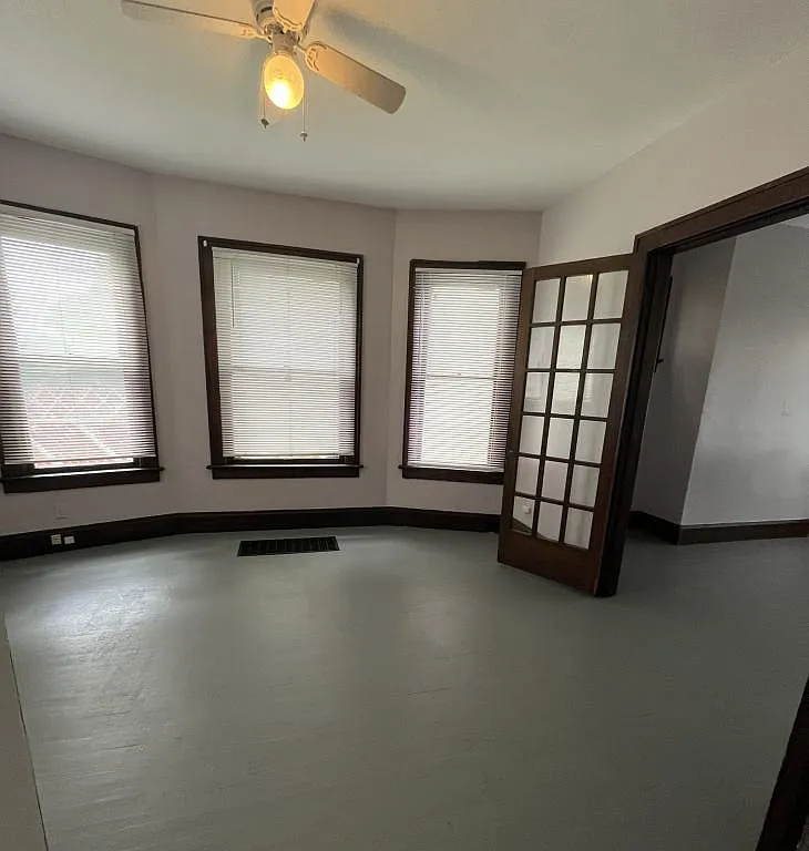 558 Lilley Ave — Photo 3