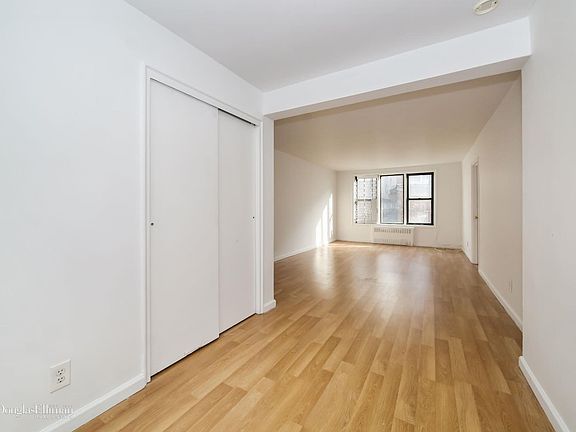 3rd image of 2860 Bailey Ave APT 2D