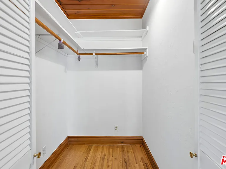 7424 W 81st St — Photo 15