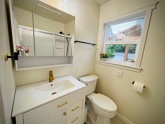 3rd image of 2209 Talbot Rd S