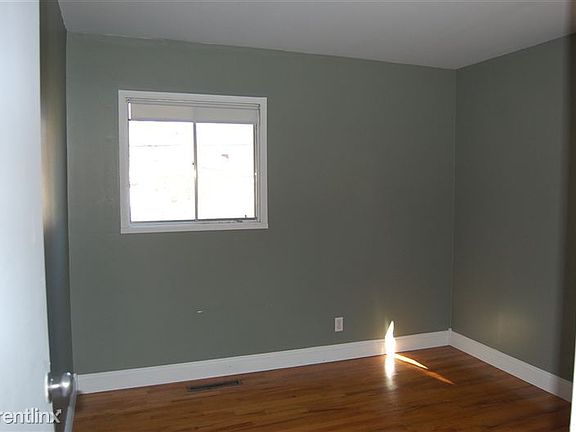 4th image of 2412 N Circle Dr