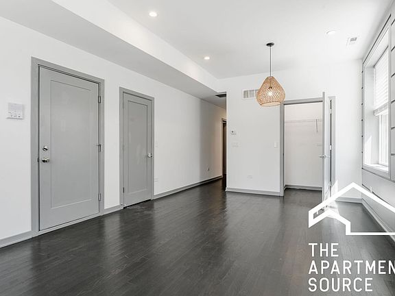 4th image of 2834 W Diversey Ave #1F