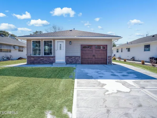 377 Saint Thomas Drive, Toms River, NJ 08757