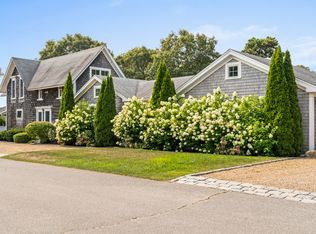 1 Rowland Ave, Oak Bluffs, MA 02557