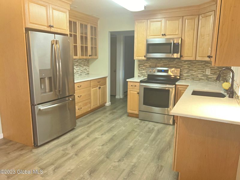 4th image of 6 Riverview Drive