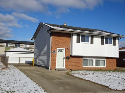 1249 E Harwood Ave, Madison Heights, MI, 48071