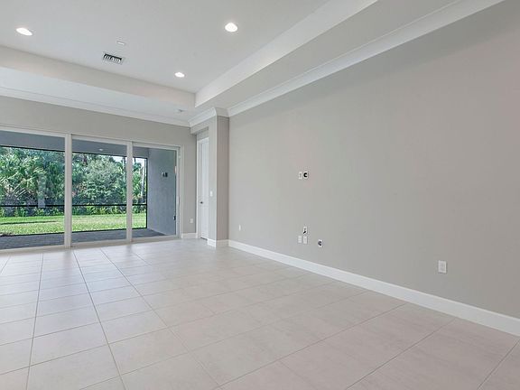 2nd image of 11863 Gardenia Ln
