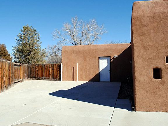 3rd image of 1701 Camino Gusto NW