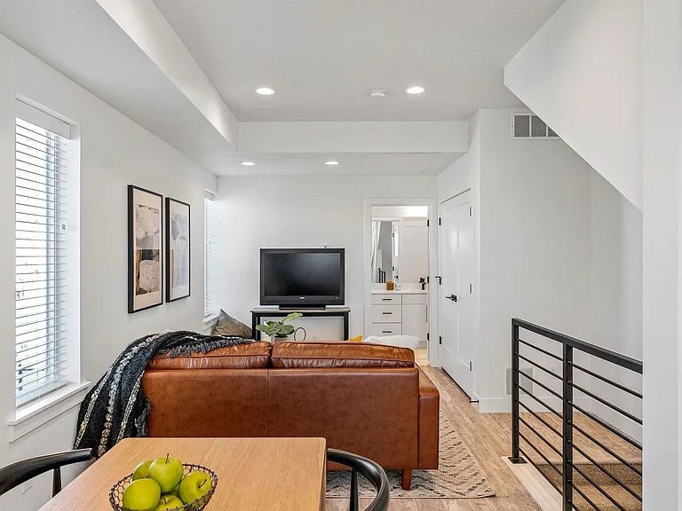 Central Heights Townhomes — Photo 37