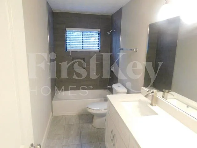 4 bed, 2.5 bath, 1977 sqft, $1,935 — Photo 4