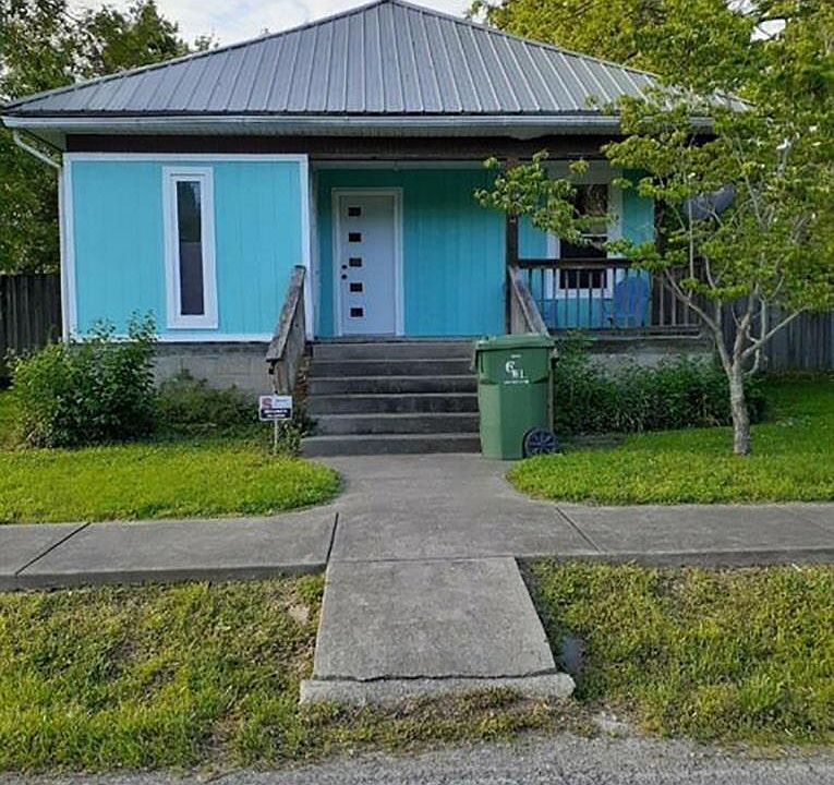 1st image of 804 W 9th St