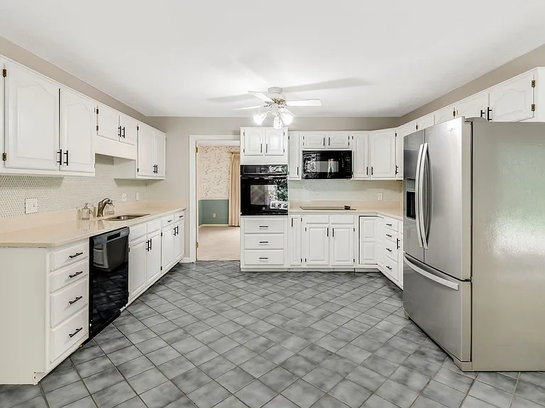 102 Arbor Ln — Photo 11