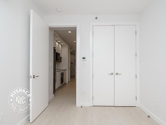 4th image of 280 Meeker Ave #312