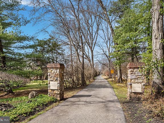 3rd image of 1341 Fording Brook Rd