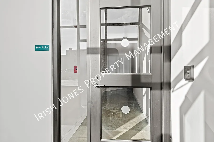 2 bed, 1110 sqft, $1,677 — Photo 3