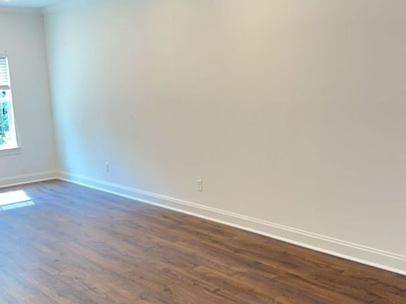 5th image of 507 Meadow Crest Cir