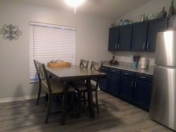 3rd image of 2826 Woodland Dr