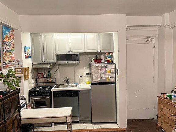 2nd image of 50 W 72nd St #514