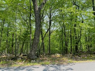 Arrowood Dr, Milford, PA 18337