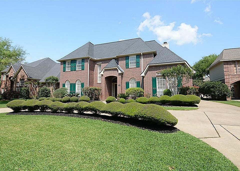 1st image of 19514 Laurel Park Ln