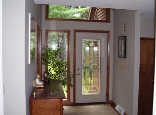 35 Robinwood Dr, Clifton Park, NY 12065