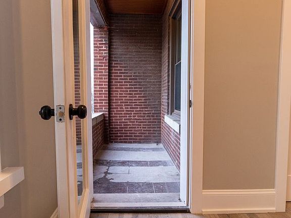 5th image of 3549-51 N Hamlin Ave #3C