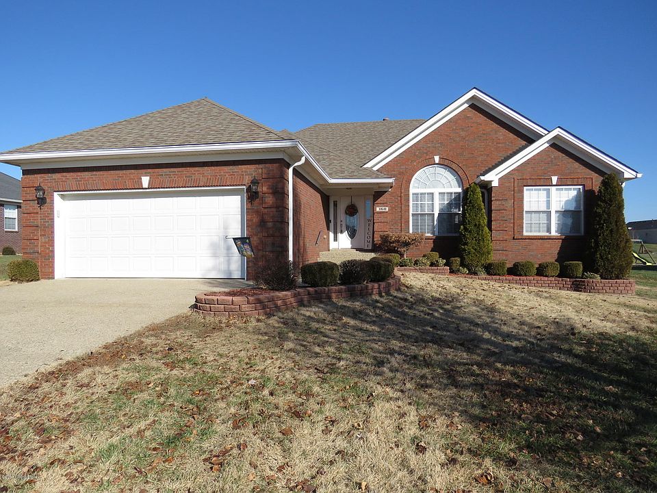 1st image of 360 W Woodlake Cir