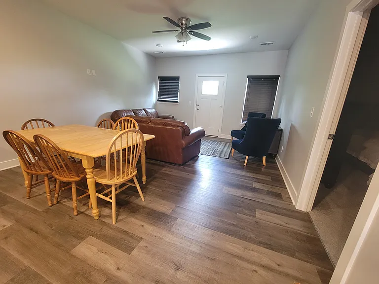 202 SE 8th St — Photo 4