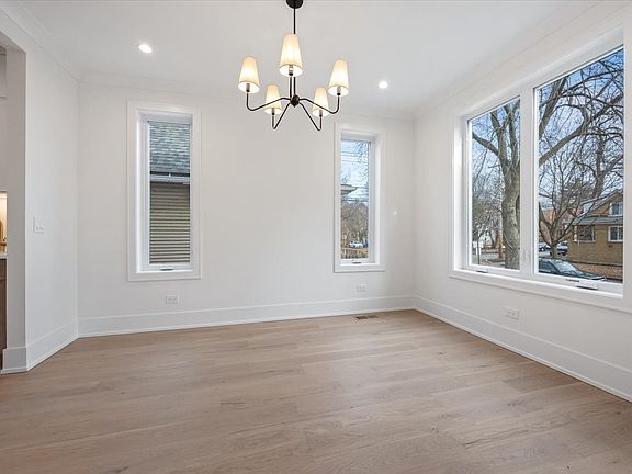 3rd image of 1042 Dewey Ave