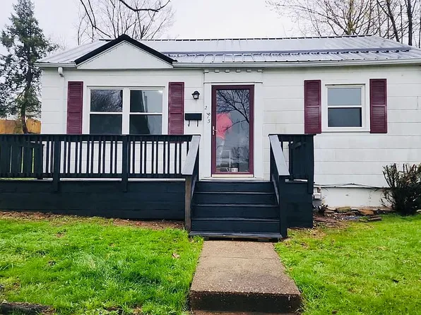 2913 Pence St, South Charleston, WV 25303