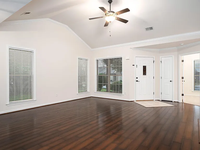 6062 Townley Ct — Photo 8