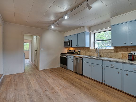 5th image of 722A School St