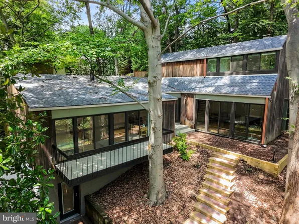 2855 Davenport St NW, Washington, DC 20008