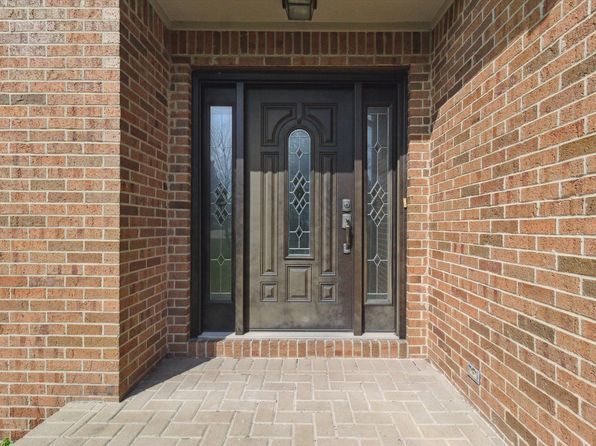 5440 Bradford Cir, Brighton, MI 48114