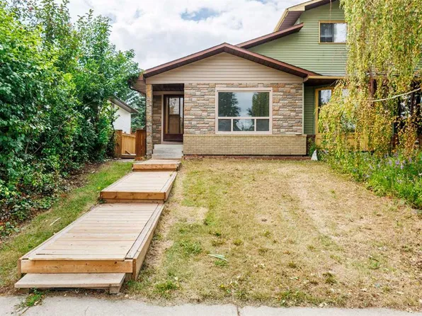 13 E Bernard Dr NW, Calgary, AB T3K 2B4