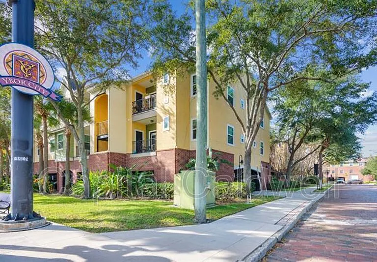 2010 E Palm Ave #15206-Y15206 — Photo 1