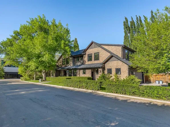 239 37th Ave SW, Calgary, AB T2S 0V1