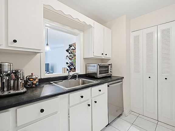 3rd image of 46 Greentree Ln APT 47