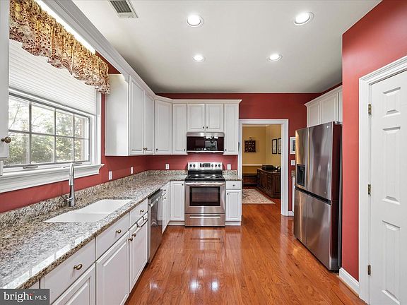 3rd image of 1332 Ramseur Ln