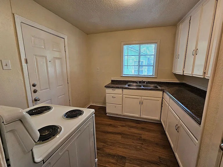 6540 Hollis Ave — Photo 9