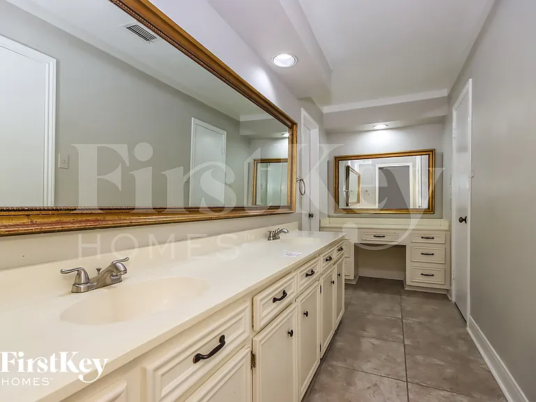 461 Stephen F Austin Dr — Photo 10